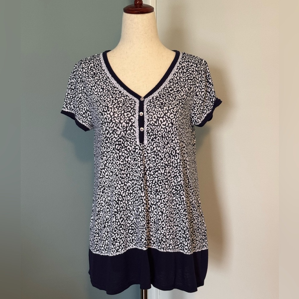 Simply Vera Vera Wang Black and White Leopard Print Buttoned Short Sleeve Blouse